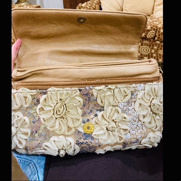 Sequine finished nude handbag - Picture 4 of 6